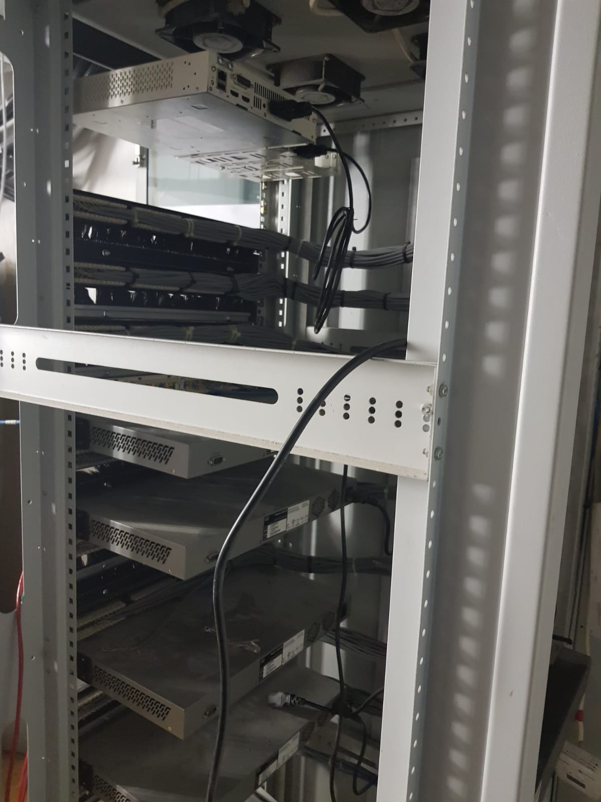 alineado y ordencion de cableados de datos