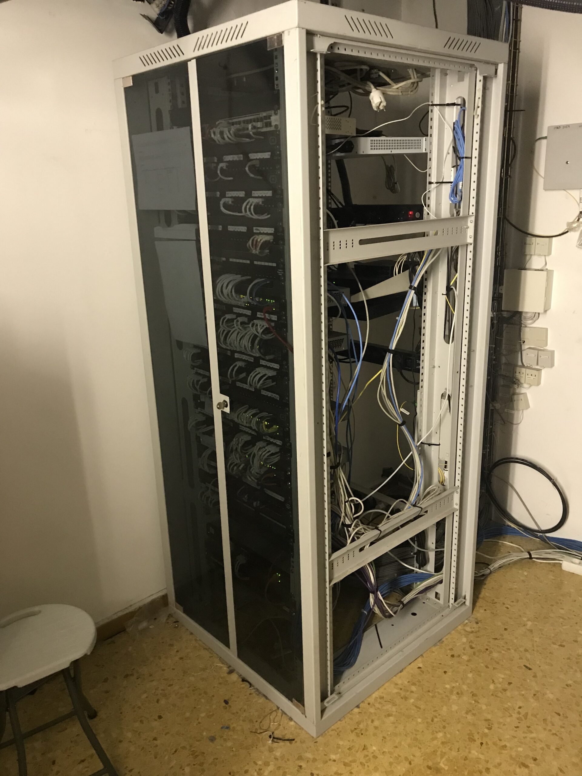 instalacion de rack datos de 42u