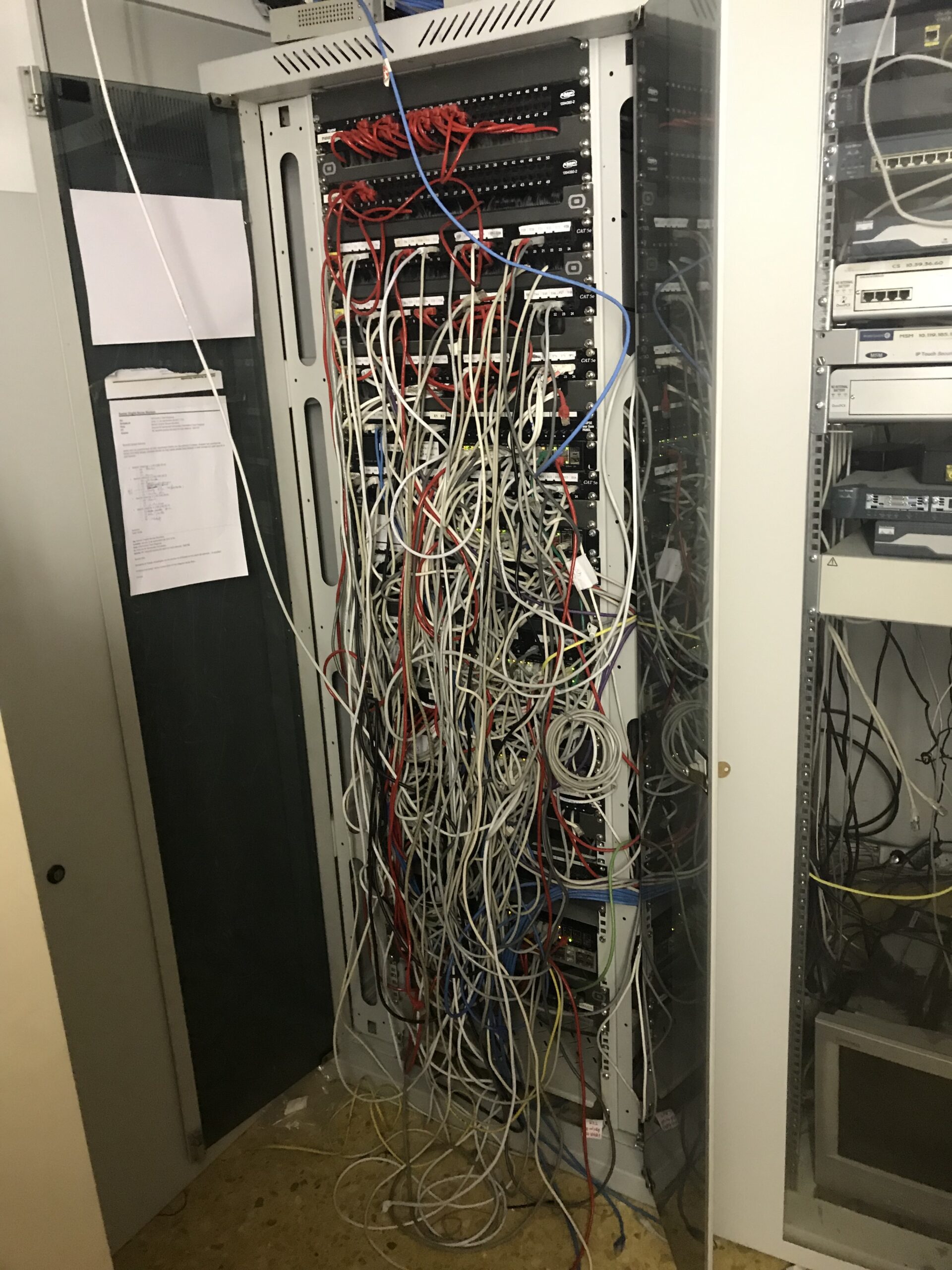 ordenar armarios rack informatico